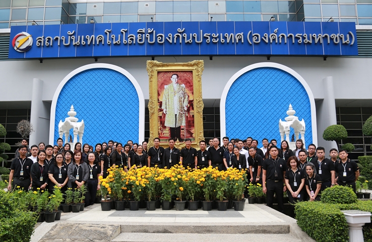 หล่อหลอมดวงใจคนไทยทุกดวงร่วมกันปลูกดอกดาวเรืองเพื่อรำลึกในหลวง ร.9