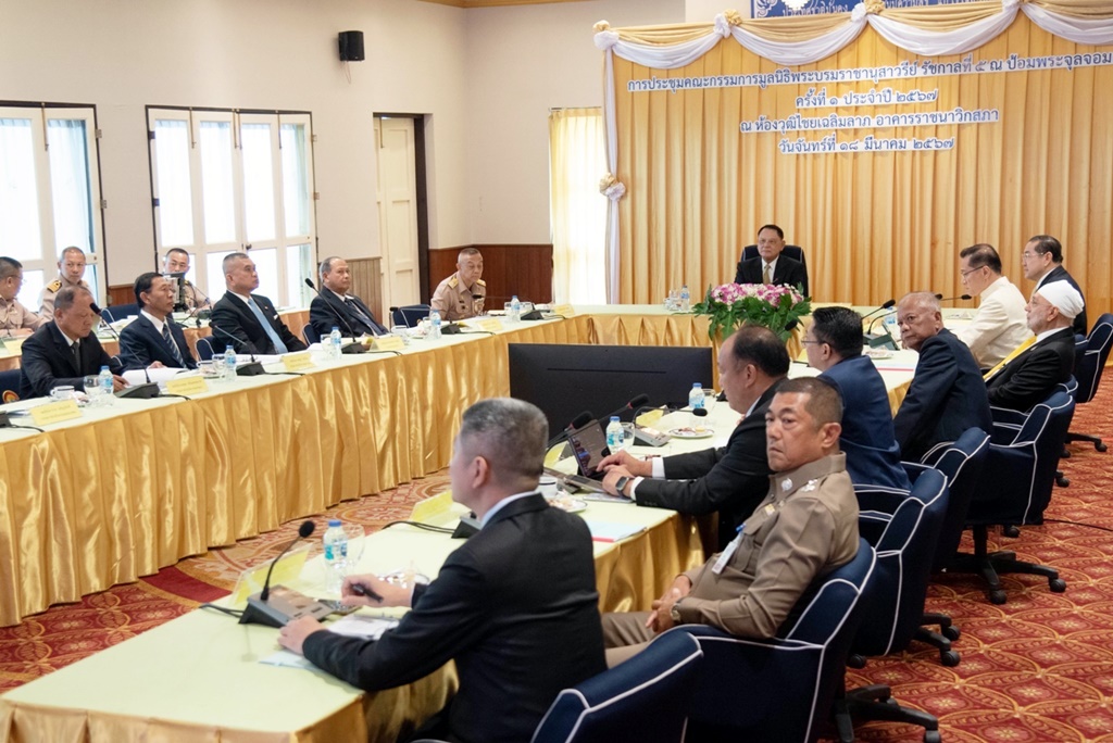 4 ผู้บัญชาการทหารเรือ ประชุมมูลนิธิพระบรมราชานุสาวรีย์ รัชกาลที่ 5
