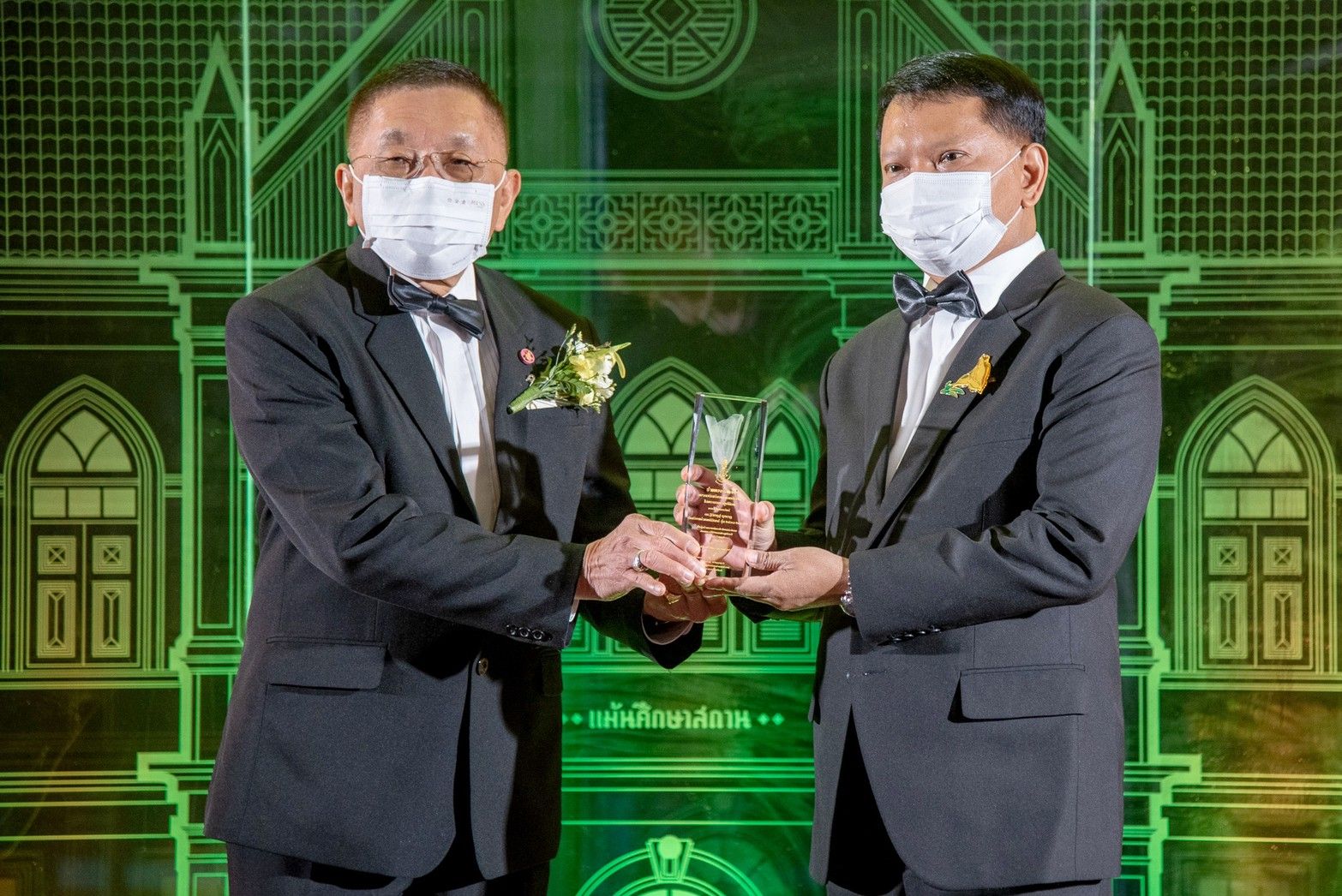"ดร.ฐิติเชฏฐ์" รับรางวัล "รำเพยจรัสแสง" ศิษย์เก่าสร้างชื่อโรงเรียนเทพศิรินทร์
