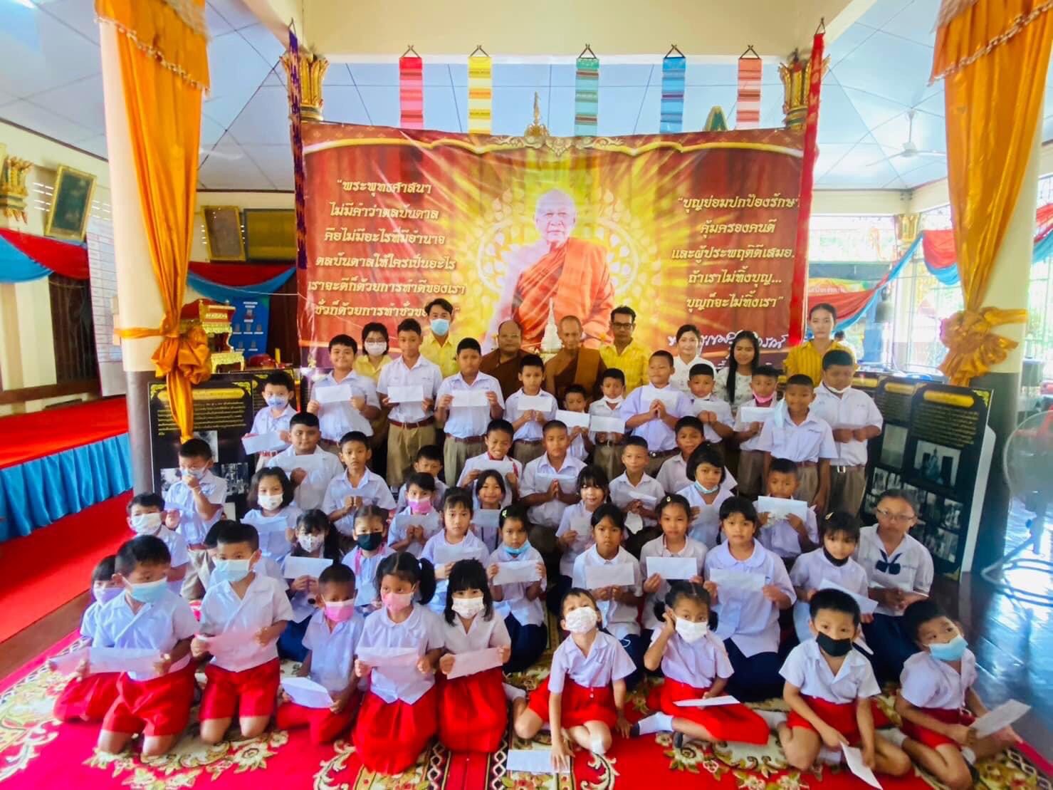 อำเภอไชโย จัดกิจกรรมบวชป่า ปลูกต้นไม้ และมอบทุนการศึกษา