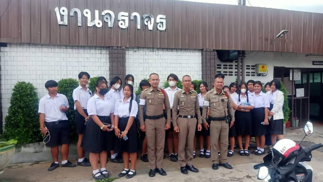 ตำรวจสภ.เมืองร้อยเอ็ด แนะนำการทำข้อสอบ วัคซีนไซเบอร์ (ภาคประชาชน) นักเรียนและอาจารย์​โรงเรียนสตรีศึกษา2 