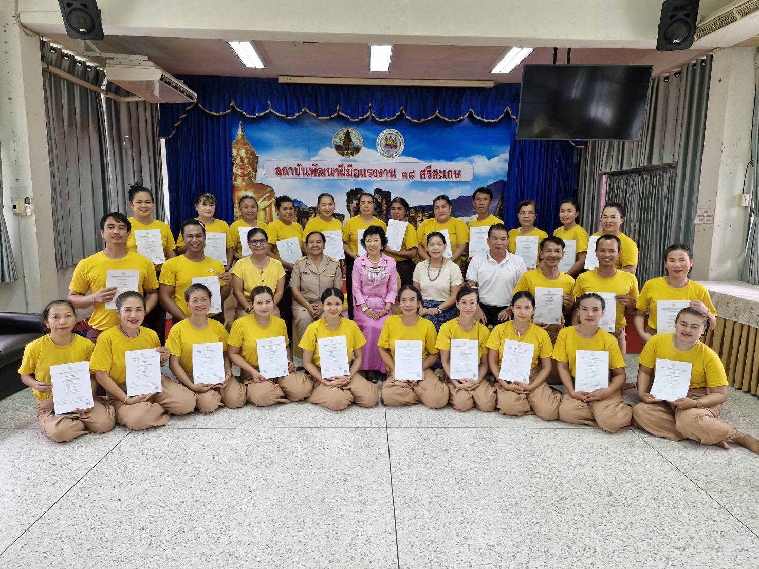 "ดร.กัลยาณี" นายกฯท่องเที่ยวศรีสะเกษ มอบวุฒิบัตรนวดไทย ระดับแก้อาการ ( Office Syndrome Massage Technique )