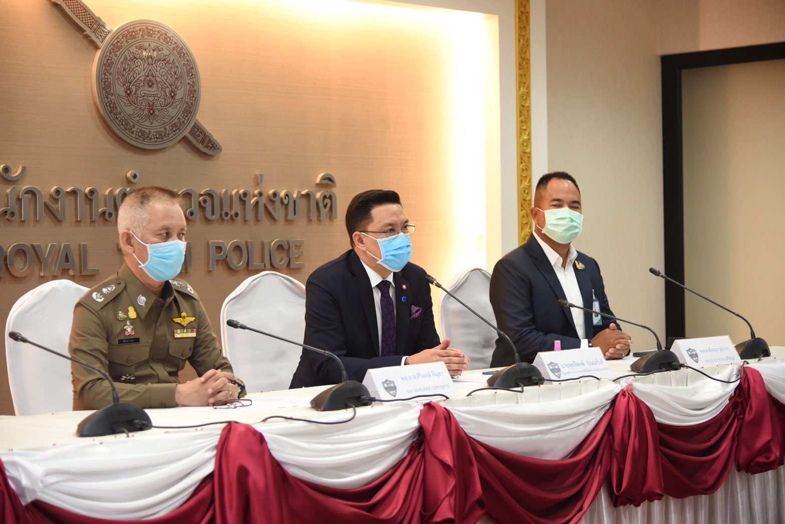 ศปอส.ตร.จับกะเทยแสบ หลอกขายหน้ากากอนามัยไม่มีสินค้า