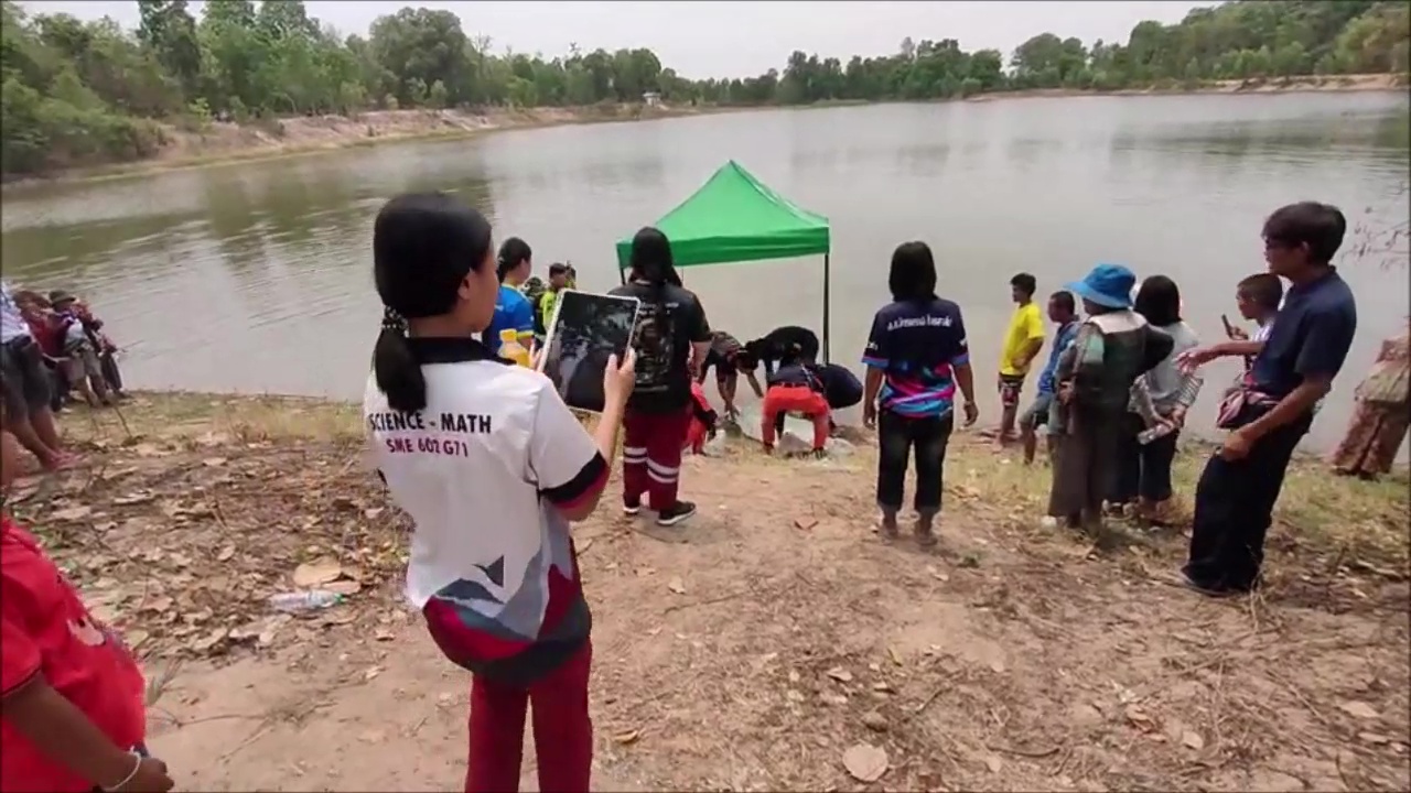 สลด!!หนุ่มวัย 36 งมหอยเลี้ยงน้องสาวจมน้ำดับชาวบ้านเชื่อสวดมนต์ตามพระลางไม่ดี