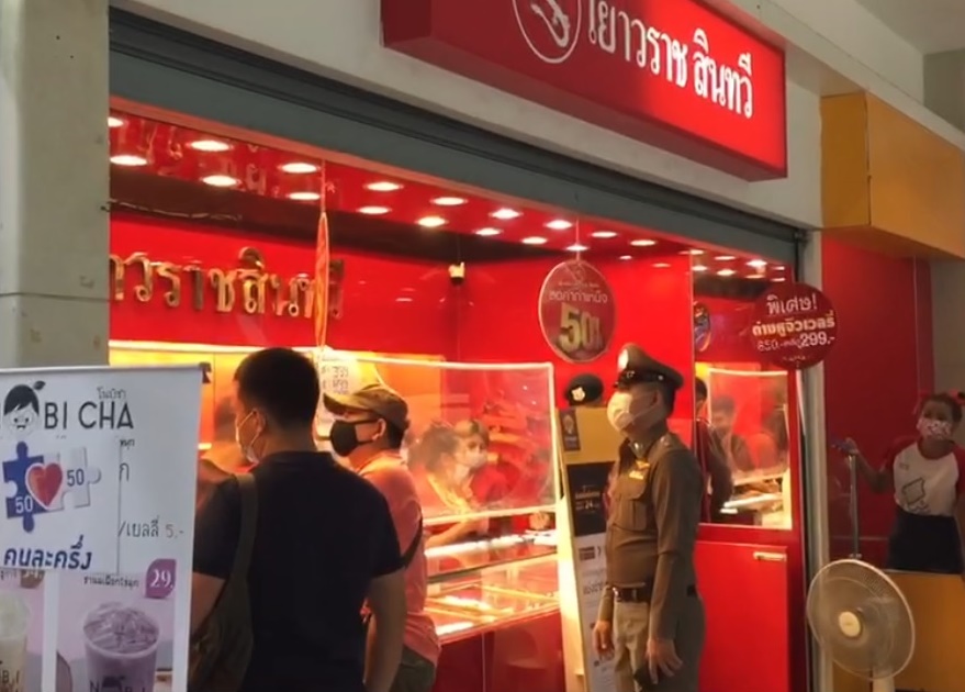 คนร้ายบุกเดี่ยวชิงทรัพย์ร้านทองห้างดังย่านพระราม2 