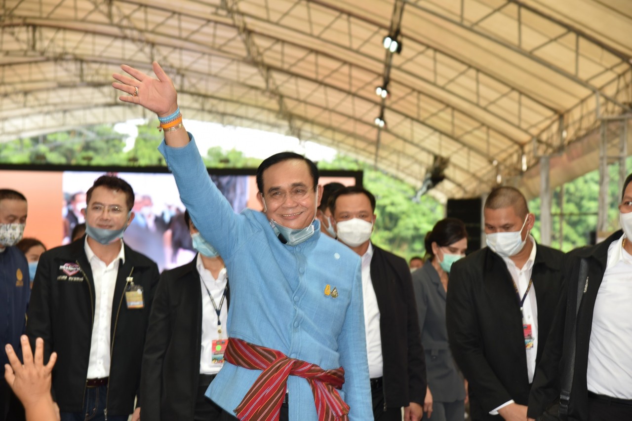 นายกรัฐมนตรี เปิดโครงการส่งเสริมการใช้ยางพาราเพื่อปรับปรุงเพิ่มความปลอดภัยทางถนนที่จังหวัดจันทบุรี