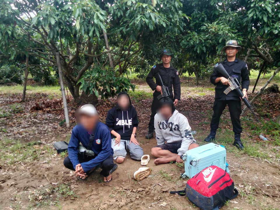 ทหารพรานจับ 2 แอดมินเว็บพนัน ลอบหนีข้ามแดนจากกัมพูชา ผ่านช่องทางธรรมชาติ 
