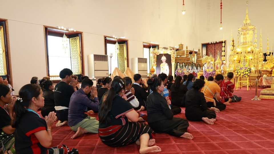 ประชาชนทุกหมู่เหล่า เข้ากราบถวายบังคมพระศพ “เจ้าฟ้าพัชรกิติยาภา” น้อมรำลึกในพระกรุณาธิคุณ