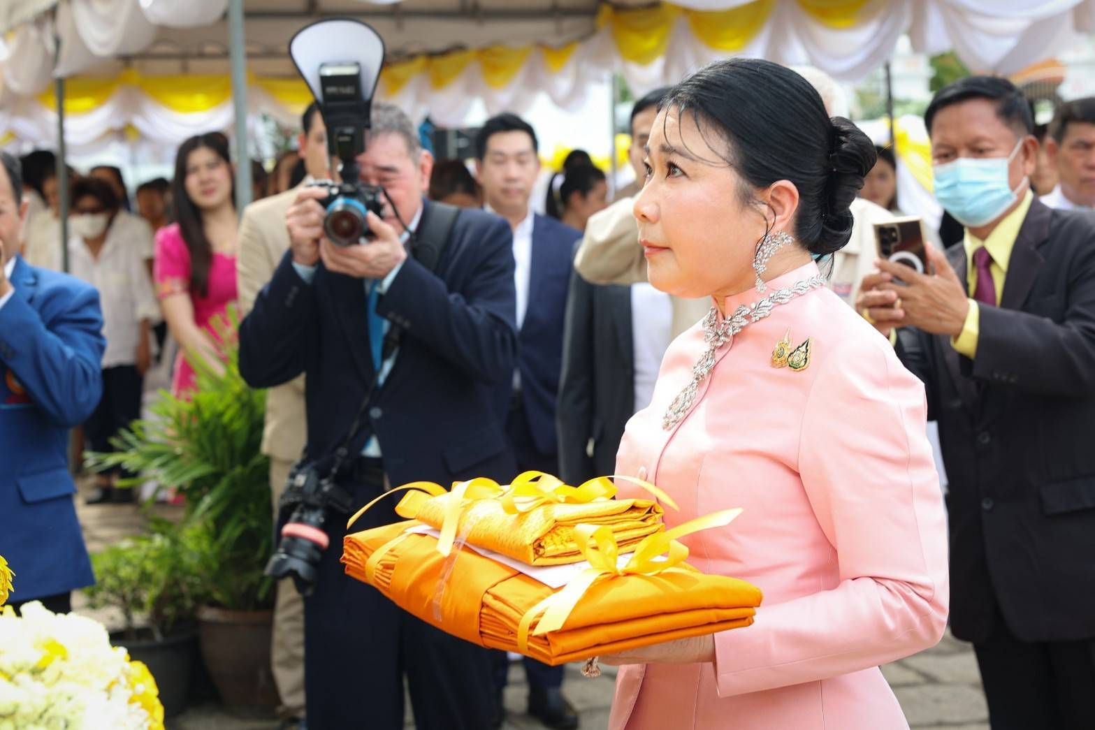 "ศ.ดร.บังอร" อธิการบดี มกธ. ประธานถวายผ้าพระกฐินพระราชทาน ประจำปี 2567 ณ วัดศรีสุดาราม วรวิหาร