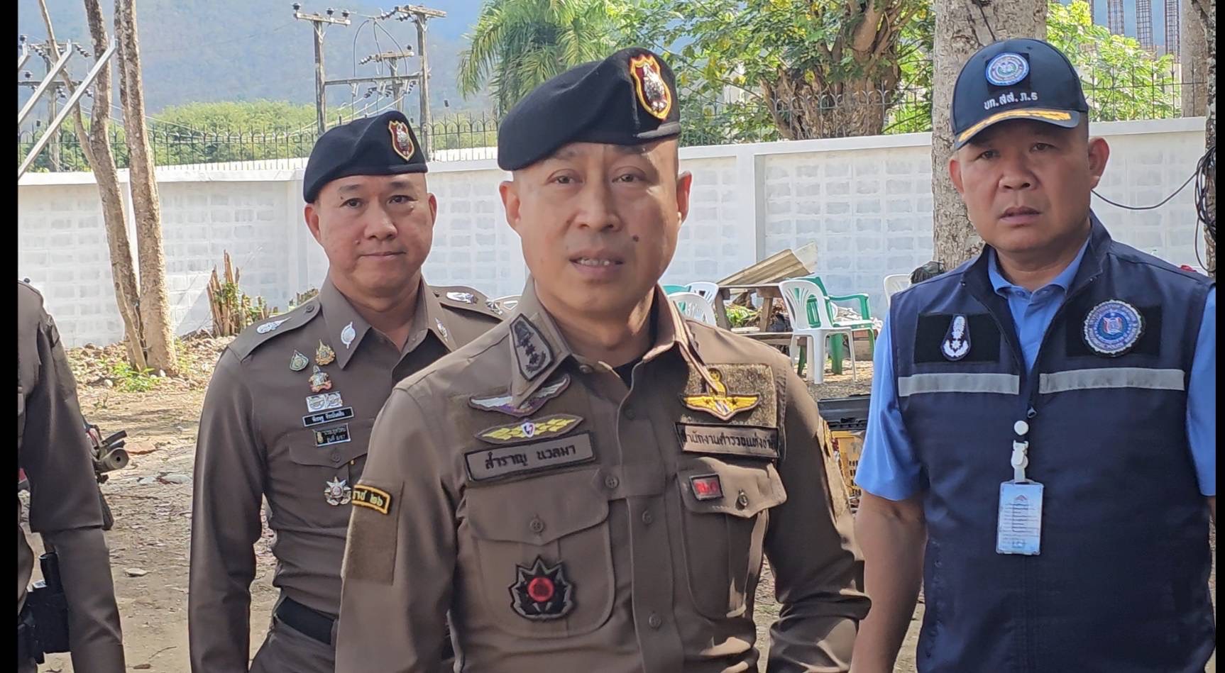 "บิ๊กราญ" โผล่ร่วมคณะ "มท.1" ลงพื้นที่แม่ฮ่องสอน ตรวจปมร้อน "ยิวยึดปาย" อ้างติดภารกิจไม่ได้เข้าประชุมกคพ.