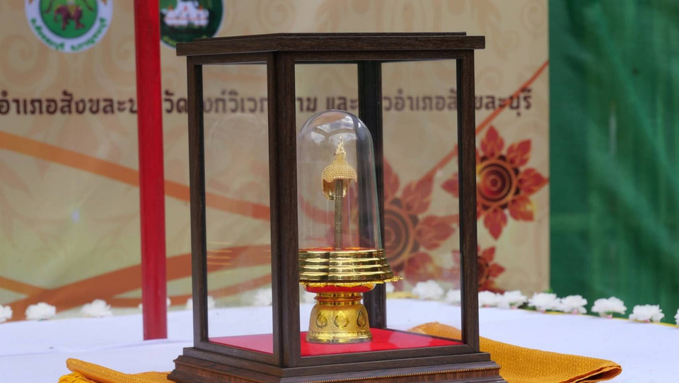 ศรัทธาแรง! สังขละบุรีแห่ ‘พระเกตุโมลีทองคำ’ ถวาย ‘พระแก้วขาว’ เสริมสิริมงคล-ความสามัคคี