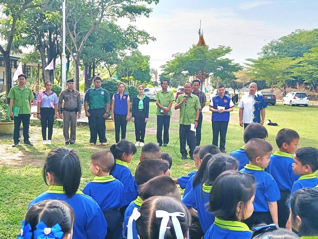 รองผู้ว่าฯอ่างทอง ลงพื้นที่ตรวจเยี่ยมสถานศึกษาในพื้นที่อำเภอสามโก้ 4 แห่ง 
