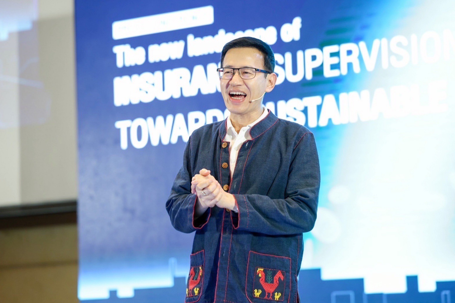 เลขาธิการ คปภ. ฉายภาพผลงานเด่นต่อเนื่อง 8 ปี นำสำนักงาน คปภ. และภาคอุตสาหกรรมประกันภัยไทยก้าวข้าม Digital Disruption 