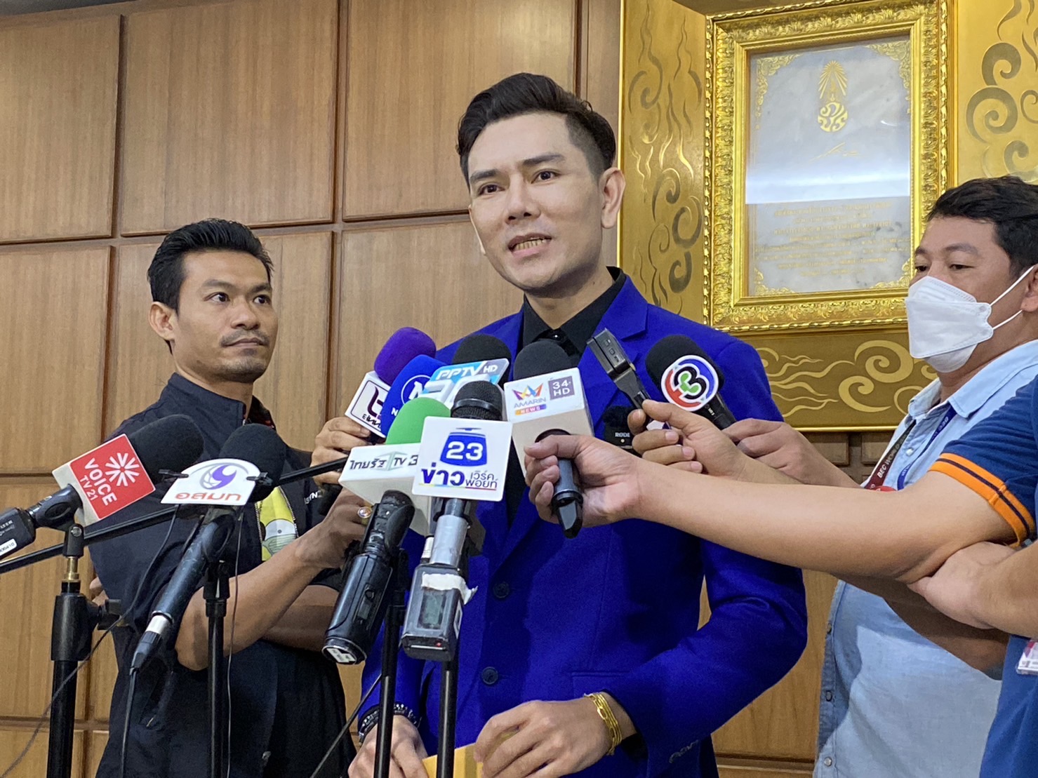 “ทนายอั๋น” มอง “กกต.” จงใจเร่งรัดปม “พิธา” ถือหุ้นสื่อส่ง “ศาล รธน.” ตีความเสี่ยงผิด “ม.157” ชี้ ส.ว.เอี่ยวไต่สวนเข้าข่ายผิด ม.113