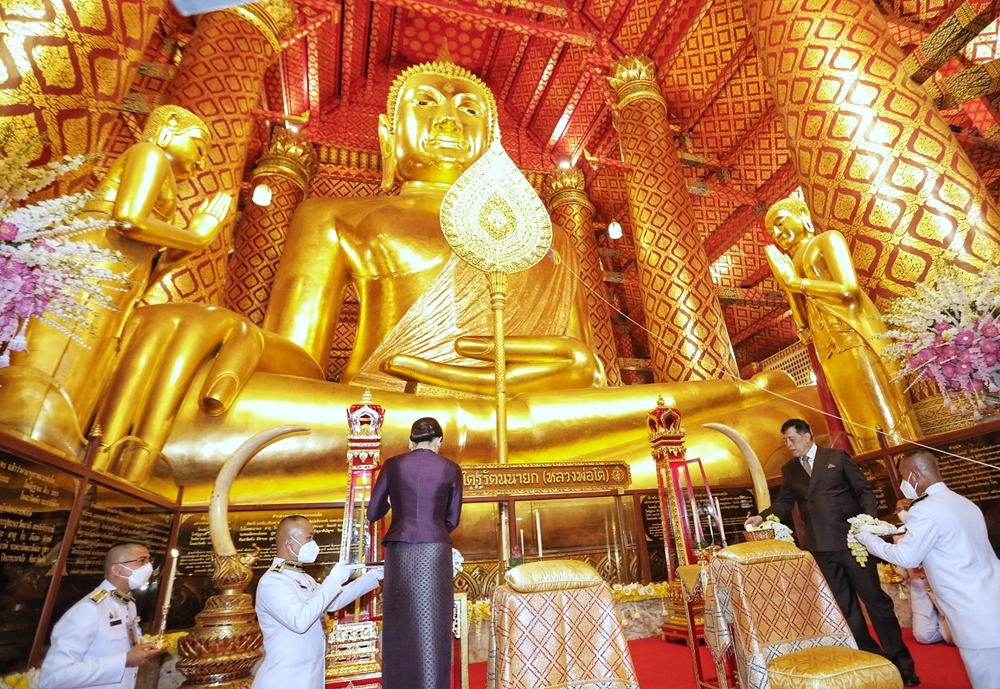 "ในหลวง-พระราชินี" เสด็จฯ ไปทรงประกอบพิธีสมโภช "พระพุทธไตรรัตนนายก" ครบ 700 ปี วัดพนัญเชิงฯ จ.พระนครศรีอยุธยา
