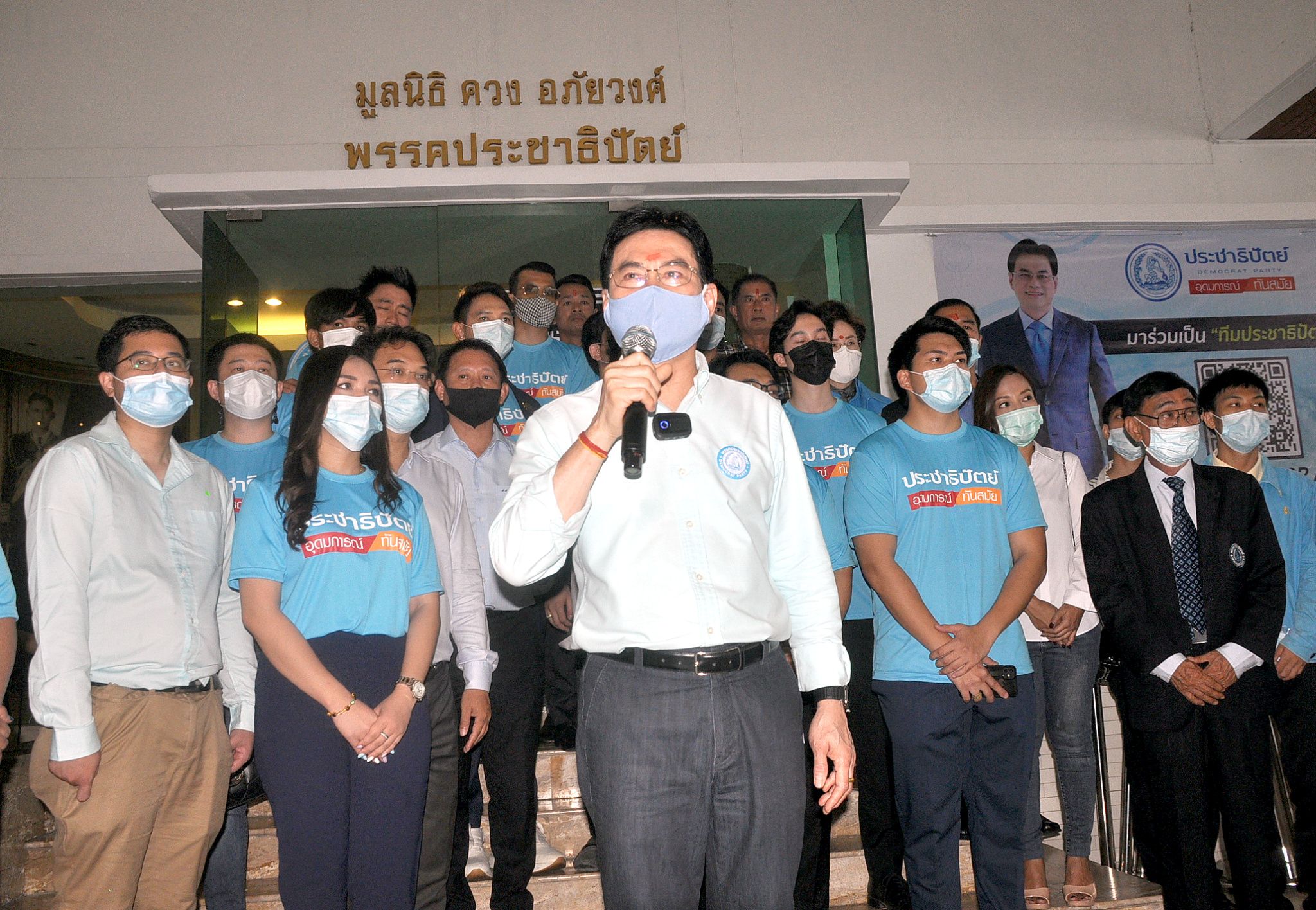 “จุรินทร์” ลั่น "ปชป." ไม่จำเป็นต้องแจกขัน! เหตุพรรคทำงานในพื้นที่ตลอด ชี้ สงกรานต์ เน้นควบคุมราคาสินค้า ปัดตอบรมต.ติดโควิด 