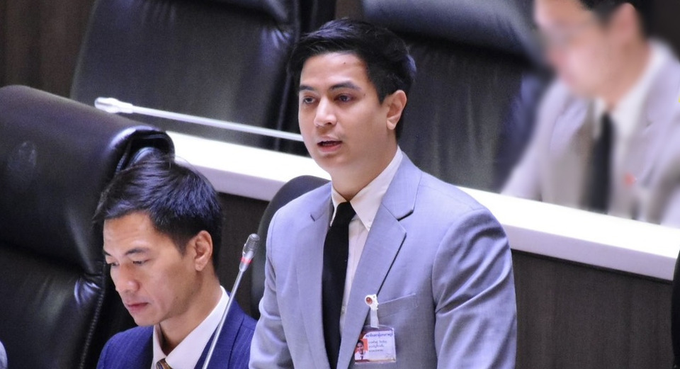 "ไอติม" จี้สอบแชทหลุด "ช่วยน้ำเงินด้วย" ซัดบิ๊กมหาดไทยแจงฟังไม่ขึ้น "เจเศรษฐ์" โต้ข้าราชการมีสีเดียวคือ "สีกากี"