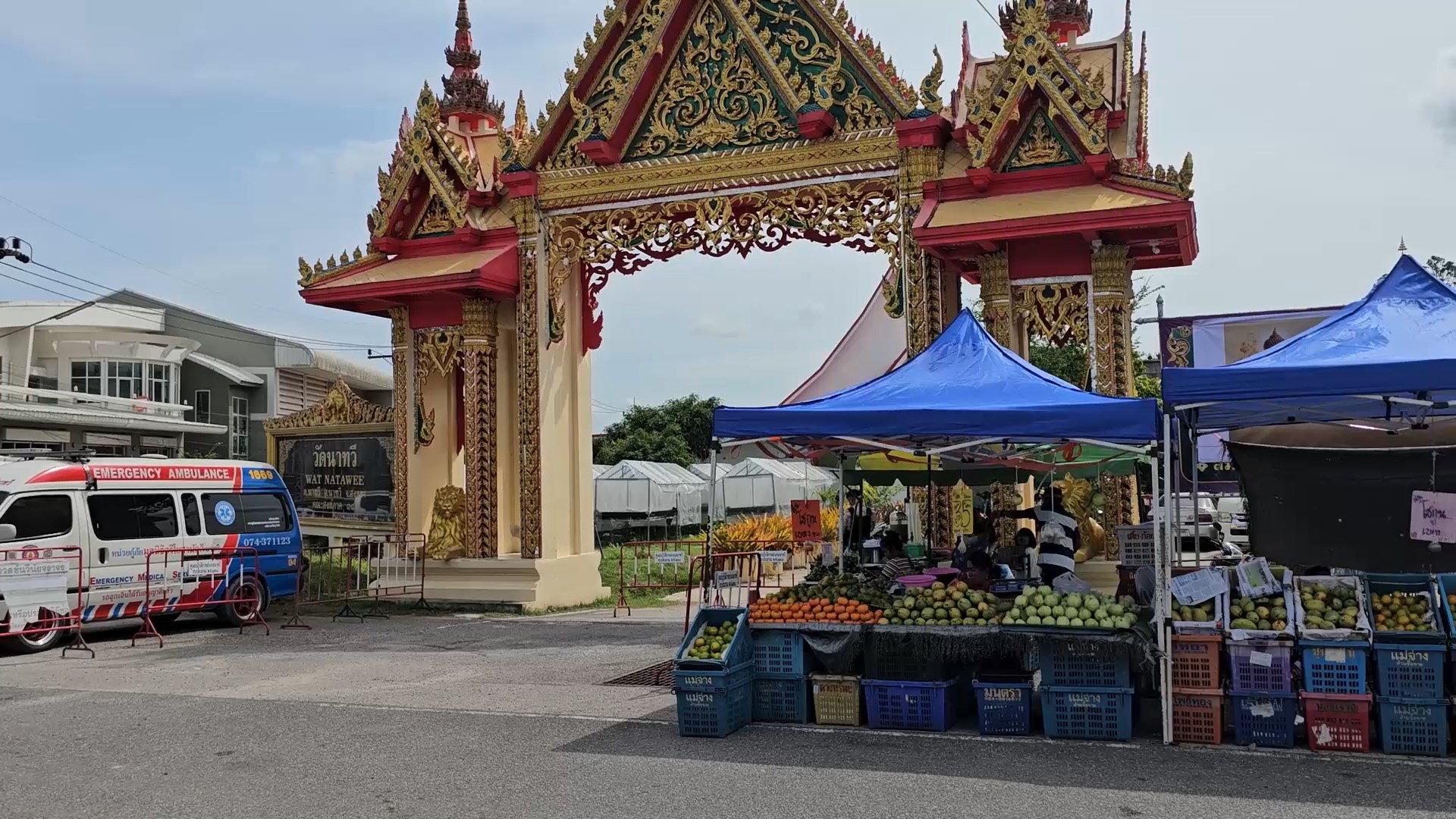 สมาชิกวุฒิสภาสงขลาร่วมทอดกฐินวัดนาทวี ยอดพุ่งสองล้านห้าแสนบาทเศษ