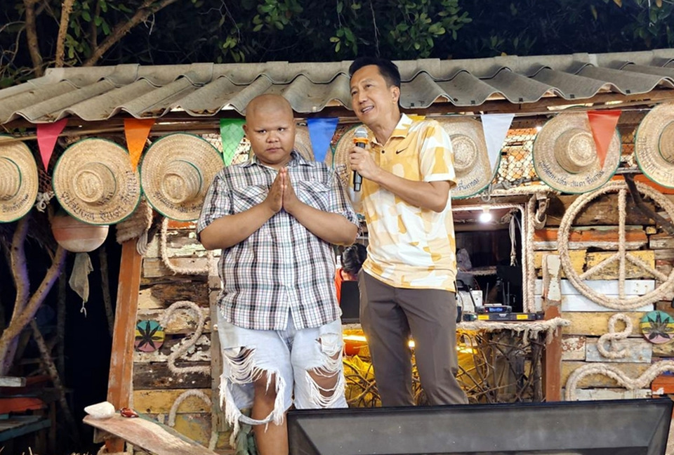 อลังการบางสะพาน! งานบวช “นาคอันดา” 150 โต๊ะ นายก อบจ. ร่วมอนุโมทนาบุญ