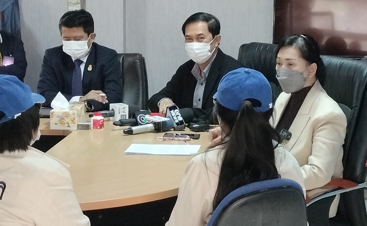 หัวอกแม่! บุกร้อง "ปวีณา" ลูกสาววัย 7 ขวบและ 4 ขวบตกเป็นเหยื่อถูกล่วงละเมิดทางเพศ