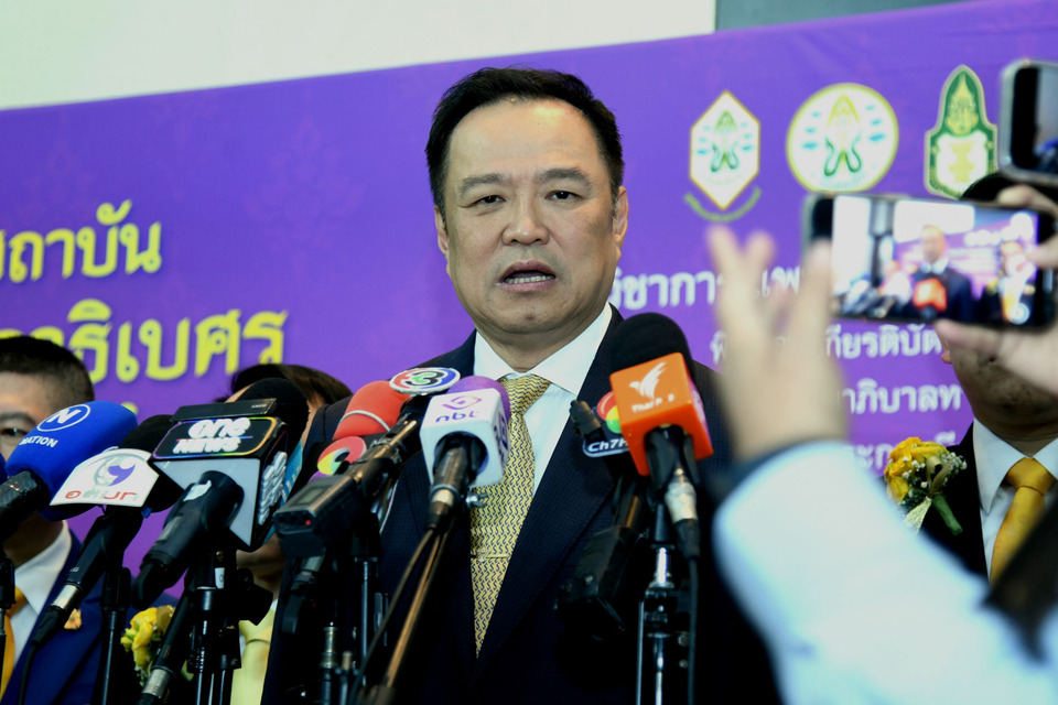 “อนุทิน” สั่ง กต.ตรวจสอบ ปมสะพัด เกาหลีใต้ จ่อเปิดชื่อ 7 นักการเมืองไทย เอี่ยว แก๊งสแกมเมอร์ ตอบแทน “ธรรมนัส” เหตุตั้งทนายให้ “เบน สมิธ”
