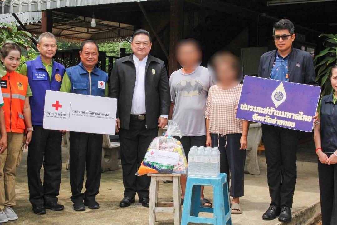 ผู้ว่าฯอ่างทองลงพื้นที่มอบเครื่องอุปโภคบริโภคแก่ผู้ที่ได้รับความเดือดร้อนจากเหตุวาตภัยในพื้นที่อำเภอวิเศษชัยชาญ