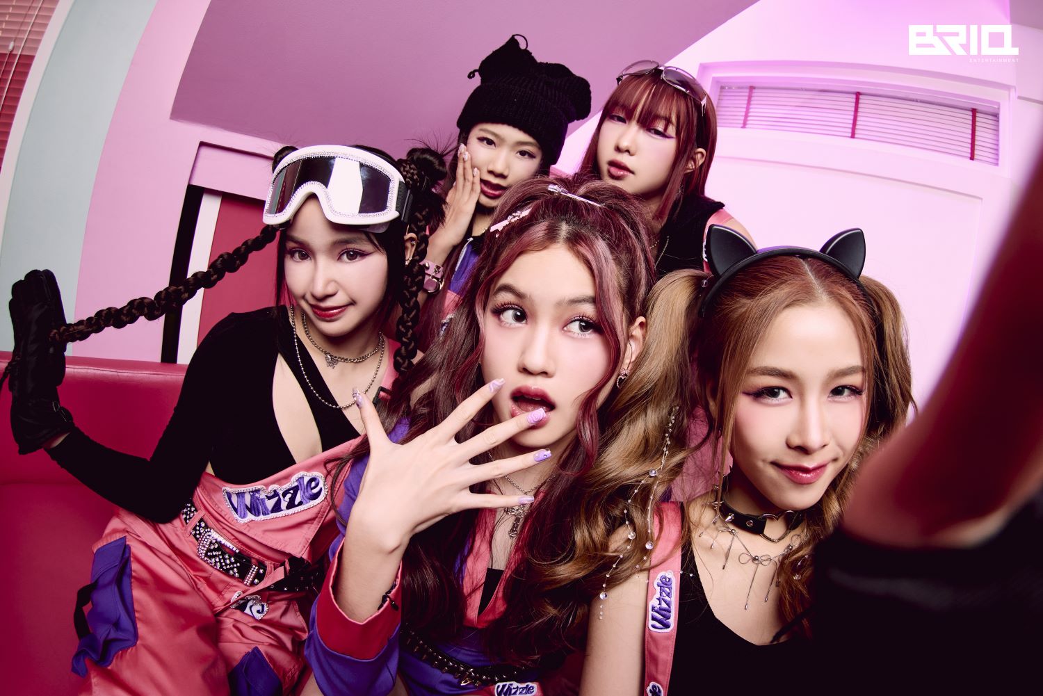 “Wizzle”5 สาวเกิร์ลกรุ๊ปแสนซนน้องใหม่แห่งวงการ T-Pop ส่ง Dance Performance โชว์ท่าเต้นสุดปัง