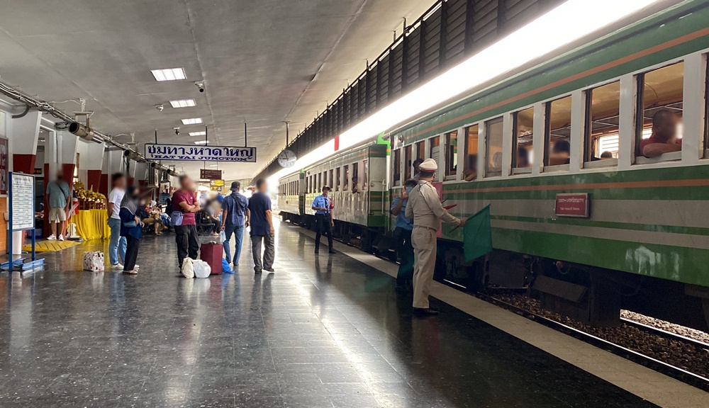 สถานีรถไฟหาดใหญ่คึกคัก!! ชาวไทยมุสลิม 3 จว.ชายแดนใต้เดินทางกลับภูมิลำเนาร่วมเทศกาลฮารีรายอ