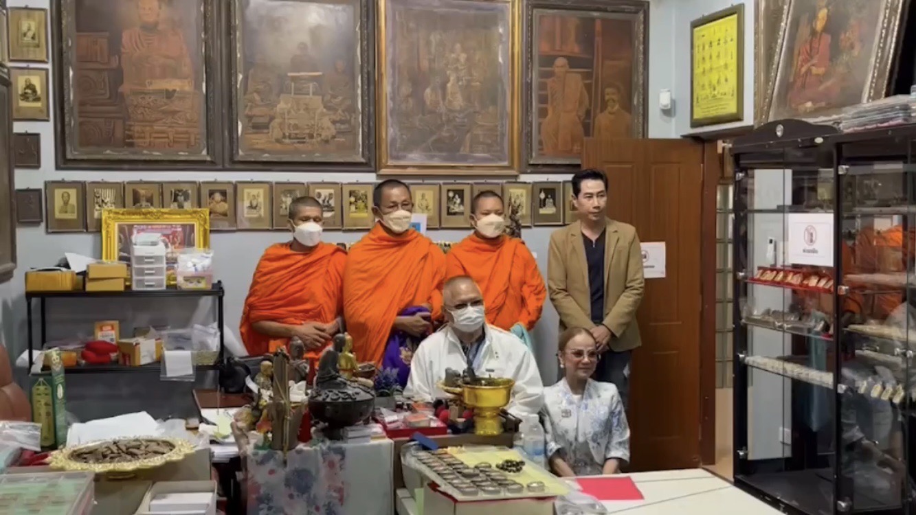 ทำบุญใหญ่ ม.ล.ภัทรสุดา ร่วม ผอ.ฟ้า ถวายสมเด็จบางขุนพรหม รอบ 2 อีก 3 พันองค์พร้อมภาพวาดโบราณสมเด็จโต คืนให้วัดอินทร์