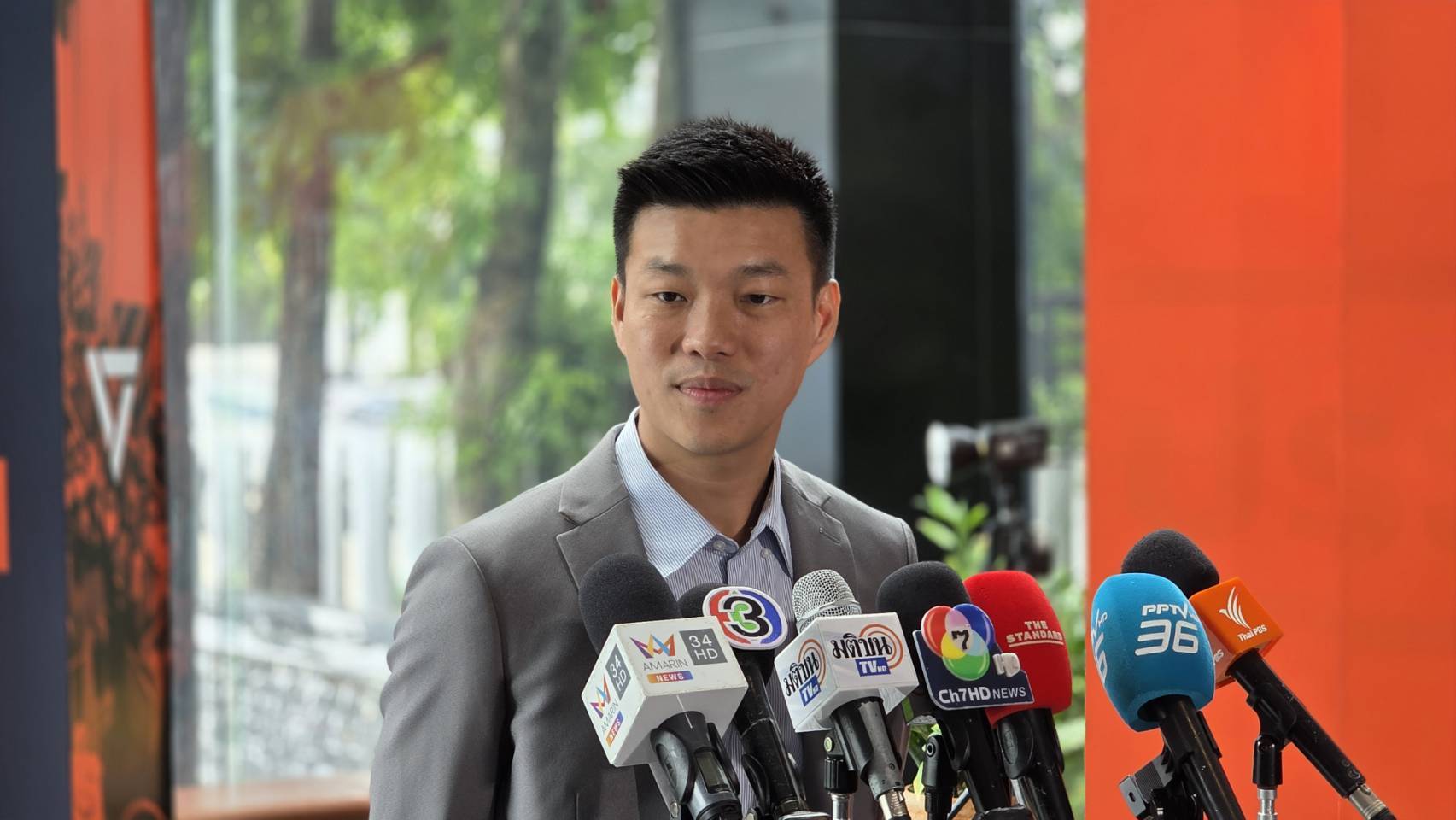 "ณัฐพงษ์" แนะ "ธปท." หาสมดุลบล็อกบัญชีม้า  ชี้พรก.ไซเบอร์ฉบับใหม่ให้ "ธนาคาร-ค่ายมือถือ" ร่วมรับผิดชอบผู้เสียหาย 