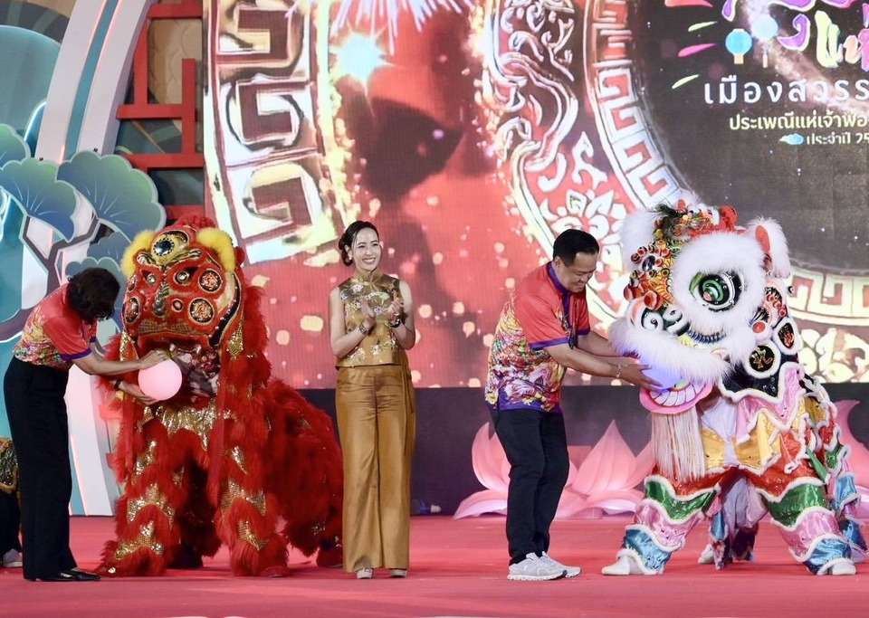 "อนุทิน" หยิบลูกแก้วสีน้ำเงิน เปิดงานประเพณีแห่เจ้าพ่อ-เจ้าแม่ปากน้ำโพ และงานฉลองเทศกาลตรุษจีน 