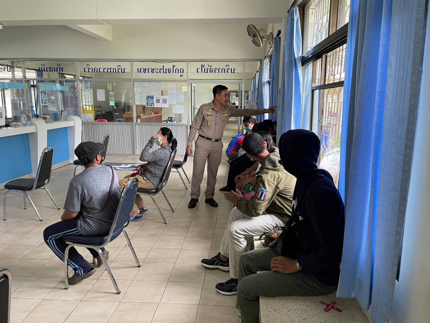 นอภ.สบเมยรณรงค์ให้ผู้มาใช้บริการด้านงานทะเบียนราษฎร์ลงทะเบียน แอปTHAi D 