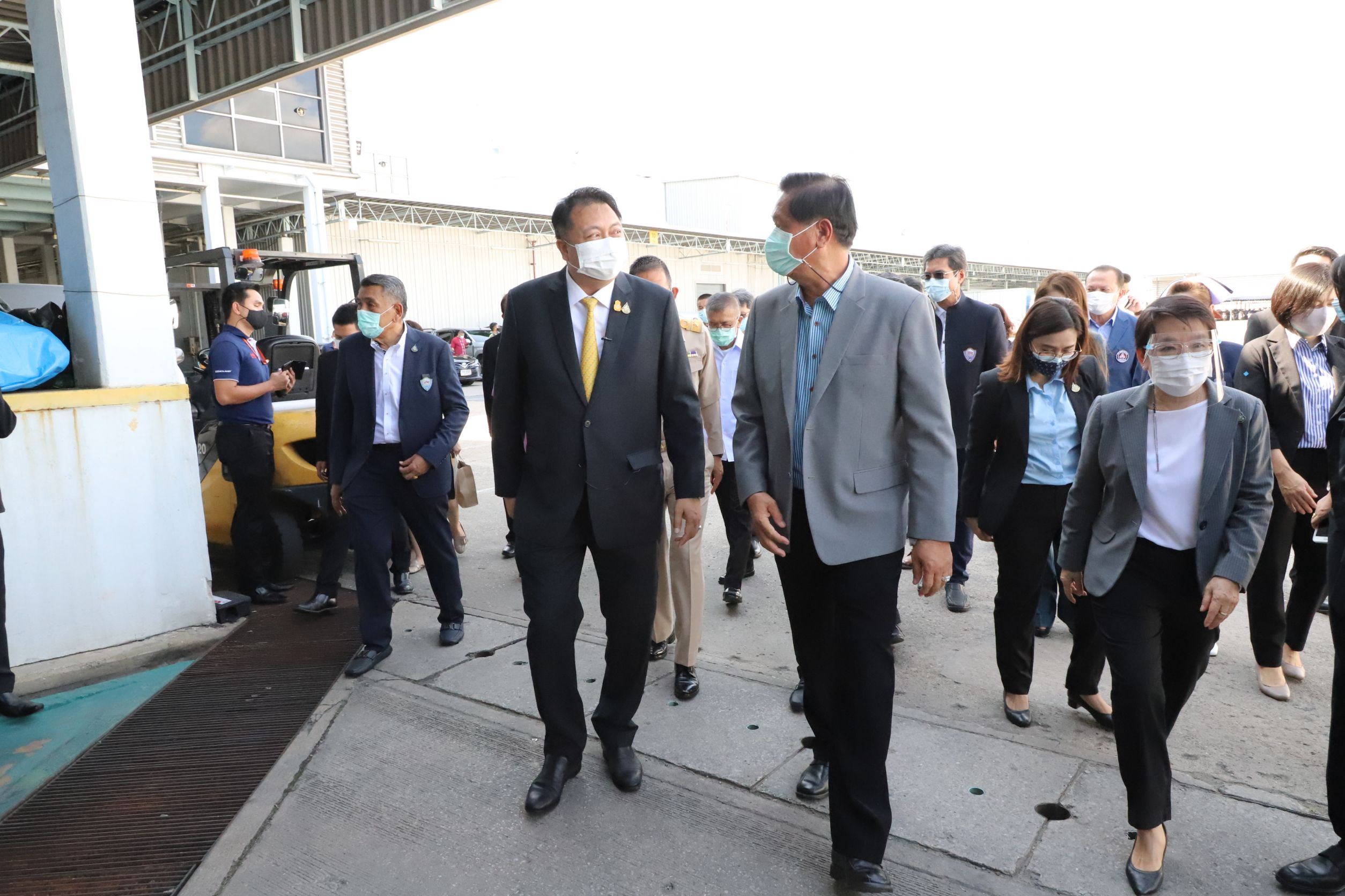 รมว.แรงงาน เร่งปูพรมตรวจโควิดเชิงรุก ผู้ประกันตนในสถานประกอบการปทุมธานี
