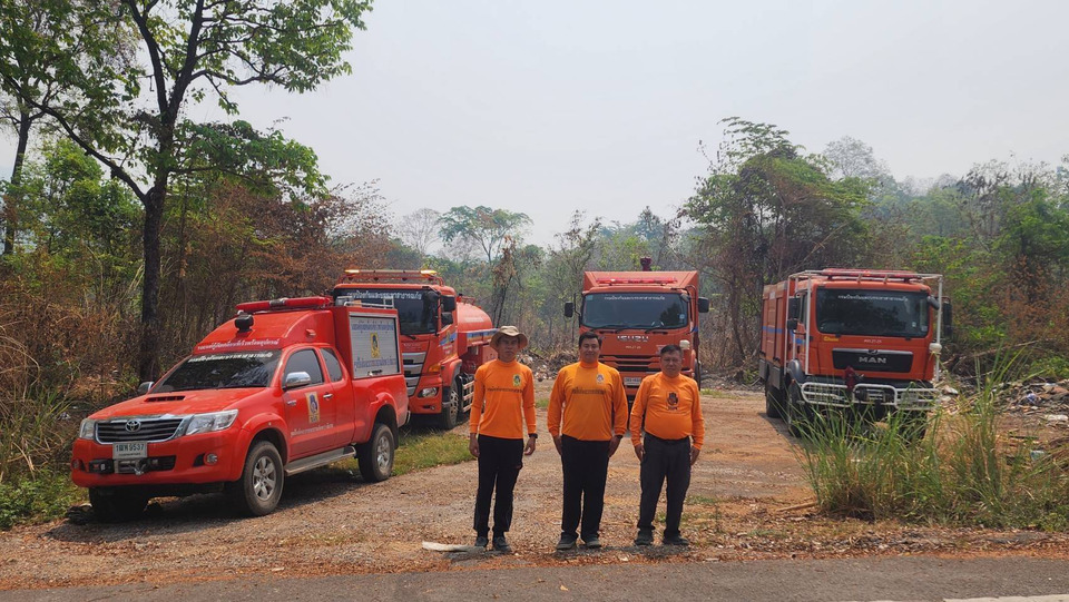 ปภ.เชียงใหม่ ลุยสกัดไฟป่า–ฝุ่น PM2.5 ลาดตระเวนเข้ม ฉีดพ่นน้ำ 6 ชม. ลดผลกระทบ 