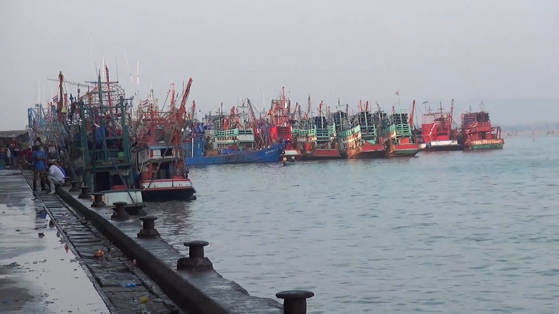 กรมประมงยังคงปิดอ่าวไทยตอนกลางด้านเรือประมงสงขลาออกเรือบริเวณอ่าวไทยตอนล่างเท่านั้น