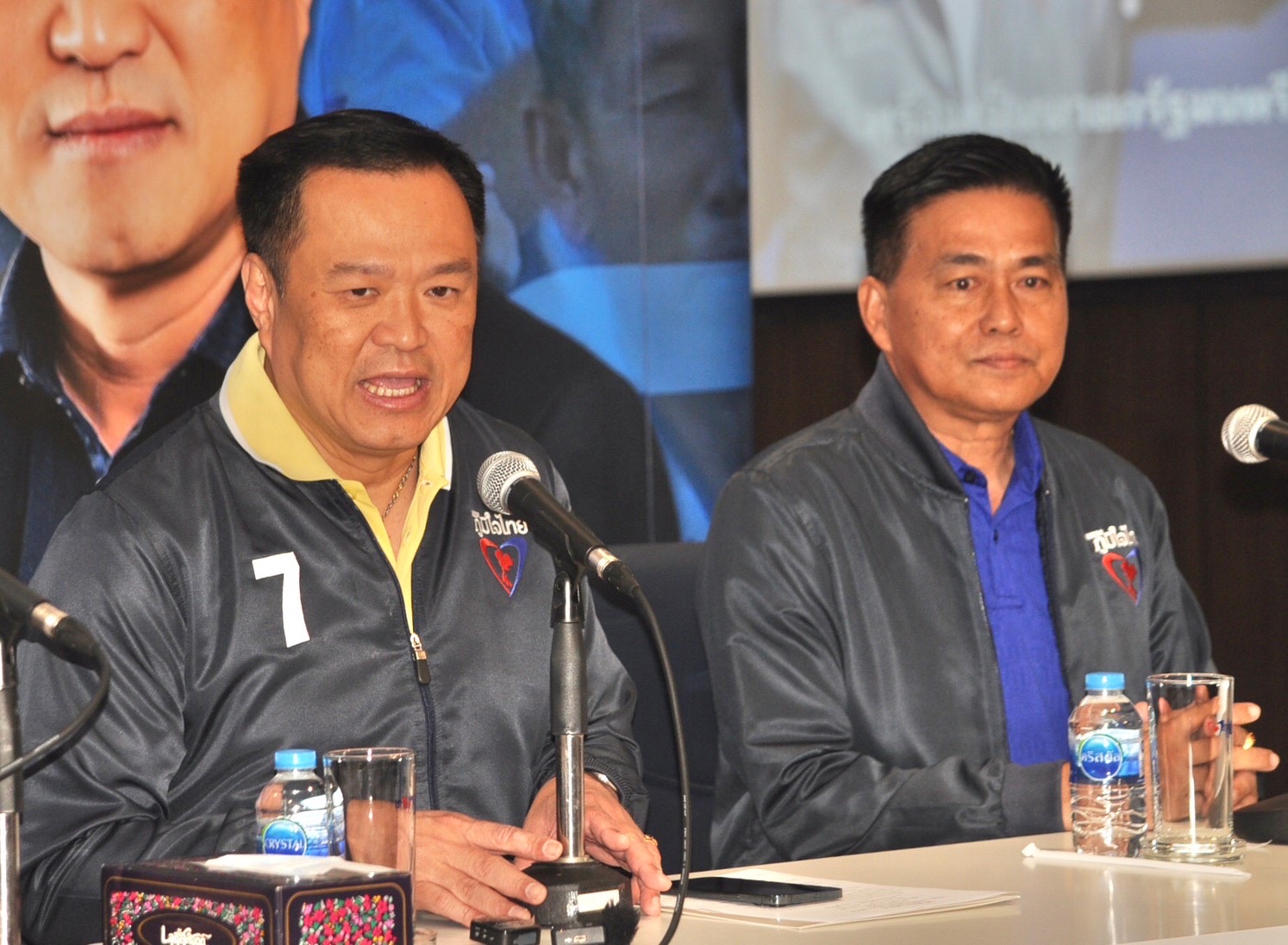 “อนุทิน” เปิดนโยบายกองทุนเงินออมให้ยืม  1 แสนบาท ผุด “สถาบันอสม.” หวังสานงานต่อ สธ.