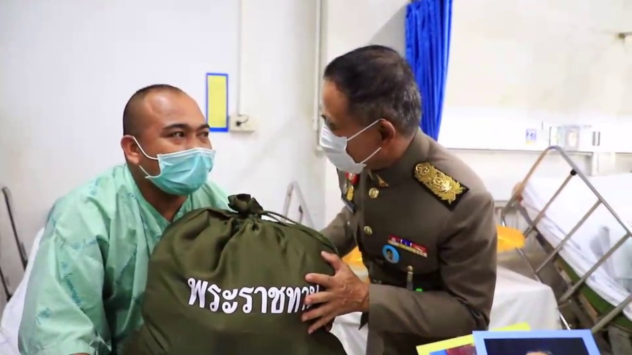 องคมนตรี เชิญสิ่งของพระราชทาน เยี่ยมให้กำลังใจ ผู้ได้รับผลกระทบจากสถานการณ์ความไม่สงบ 