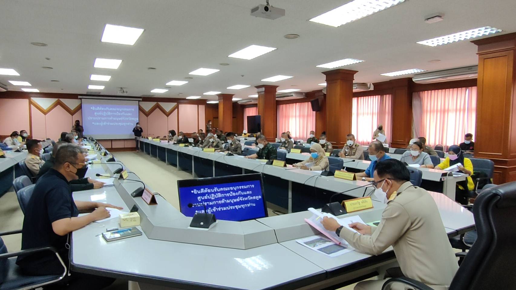 ผู้ว่าฯสตูลเรียกประชุมด่วน คณะอนุกรรมการศูนย์ปฏิบัติการป้องกันและปราบปรามการค้ามนุษย์จังหวัด  หลังพบชาวโรฮิงญามีบัตรผู้ลี้ภัยจาก UN  