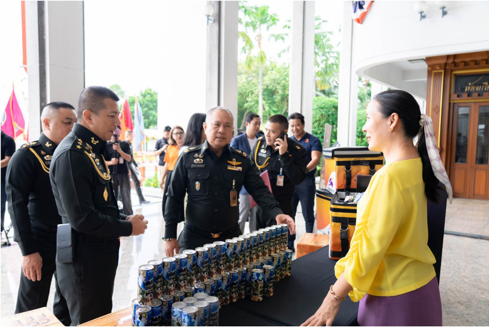 ยิบอินซอย มอบ “กาแฟรักษ์ป่า” สาละวะไล่โว่ ส่งต่อกำลังใจให้ทหารที่ปฏิบัติหน้าที่ปกป้องอธิปไตยอยู่หน้าแนว