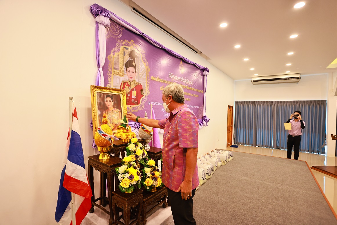 ประมงระยองปล่อยพันธุ์สัตว์น้ำเฉลิมพระชนพรรษาพระราชินี 