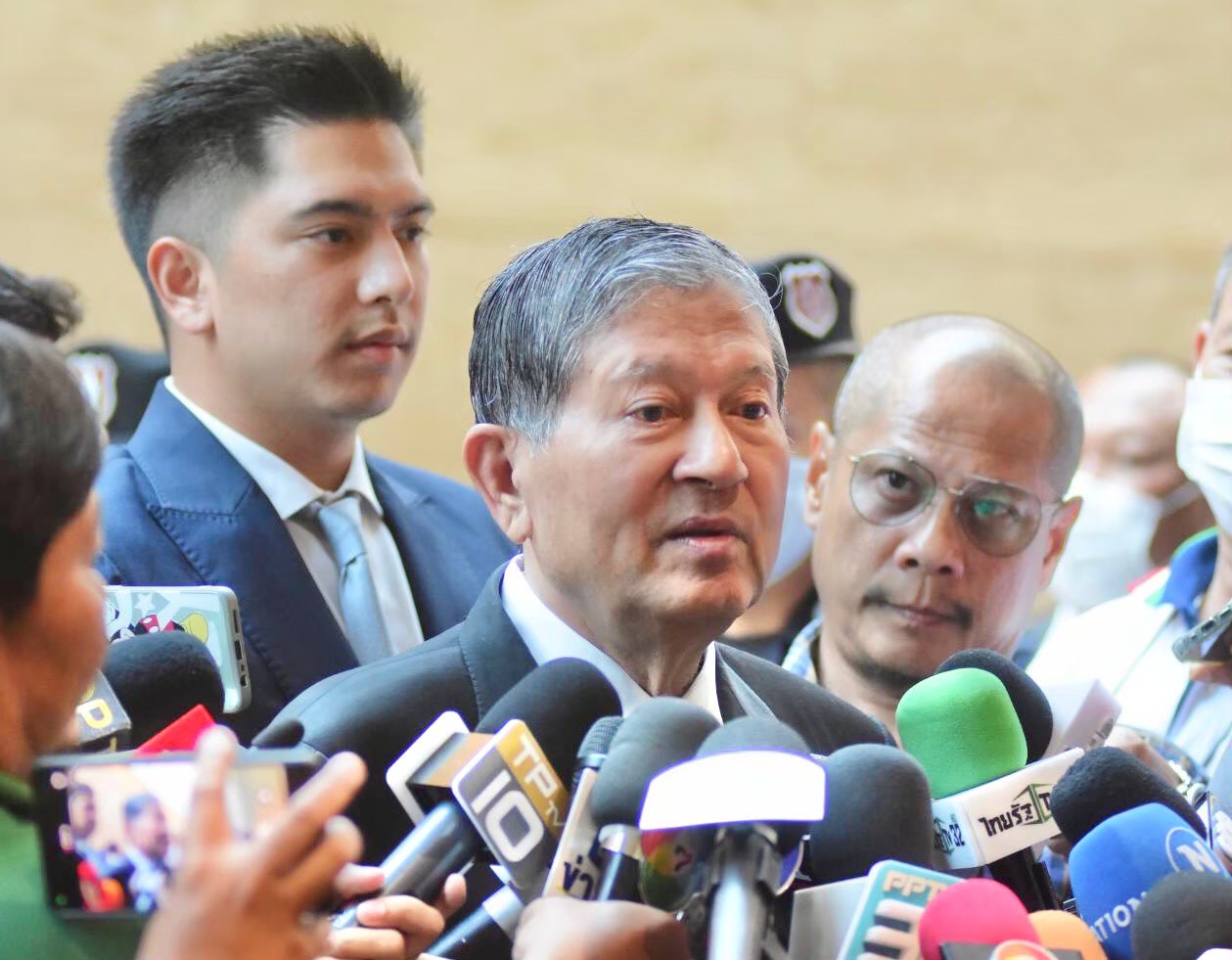 เดือด! "เฉลิม" ท้า "เพื่อไทย" ขับออกจะได้ไปอยู่พรรคใหม่ ลั่น "ตกได้ แต่ต่ำไม่ได้" 