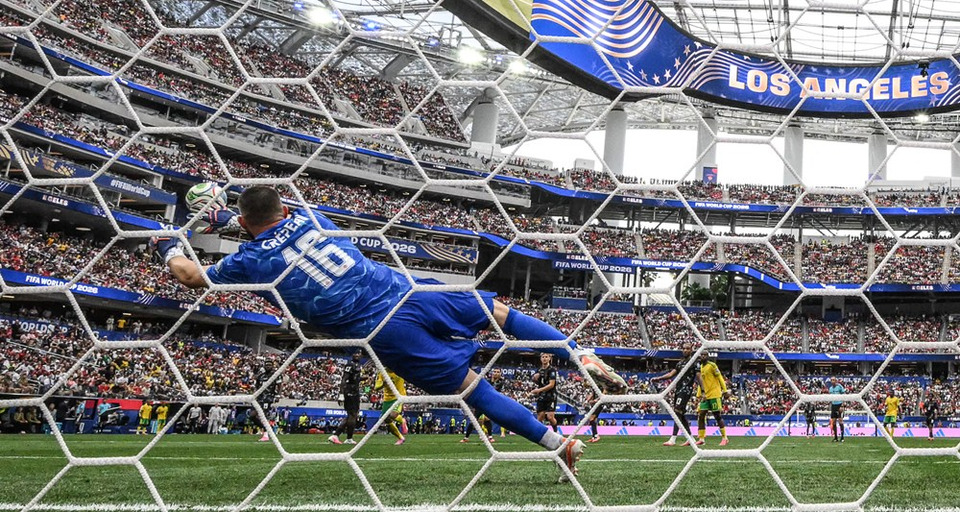 ดราม่าทดเจ็บ! แคนาดาซัดนาทีบาปเฉือนแอฟริกาใต้ 1-0 สร้างประวัติศาสตร์ทะลุรอบ 16 ทีม ฟุตบอลโลก 2026 ครั้งแรก