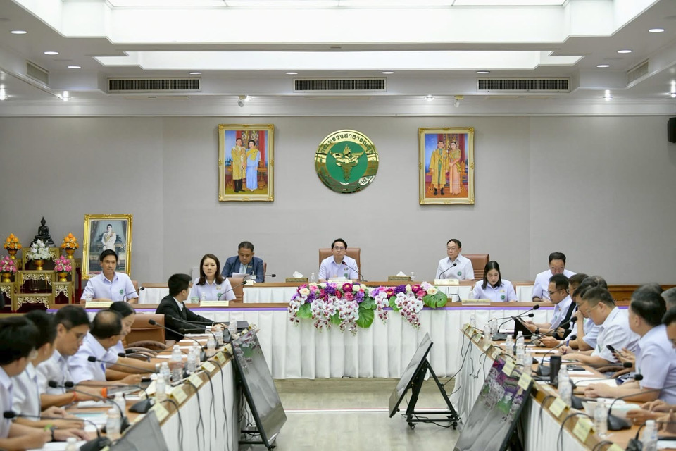 กระทรวง สาธารณสุขโดยกองสาธารณสุขฉุกเฉินจัดประชุมทางไกลติดตามสถานการณ์อุทกภัย วาตภัยและ ดินโคลนถล่ม