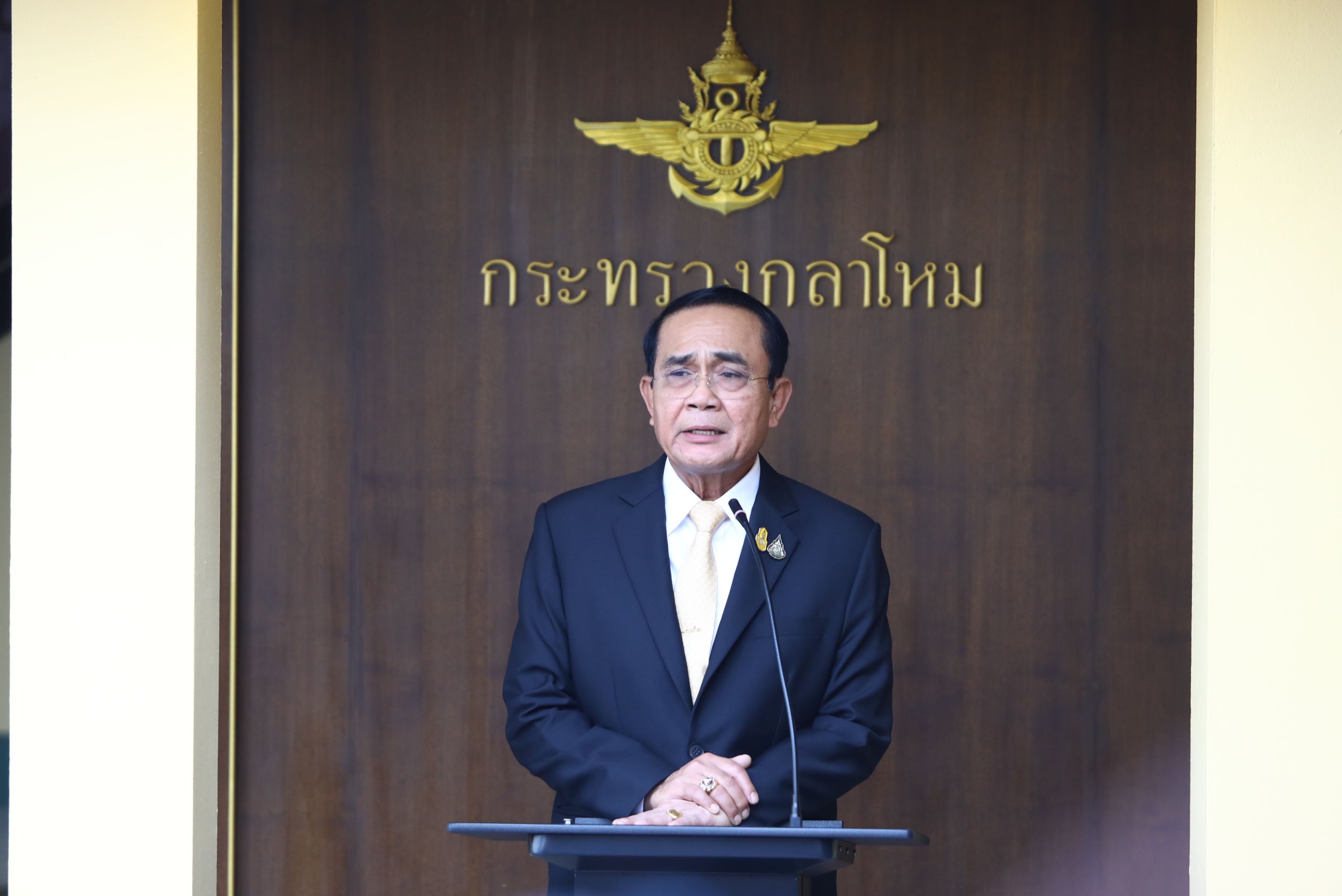 “ประยุทธ์” สั่งสอบ “ร้อยโท” คอมเม้นท์หนุน “แอมมี่ เดอะบอตทอมบลูส์” บอกถ้าผิดทำตามวินัยทหาร-กฎหมาย