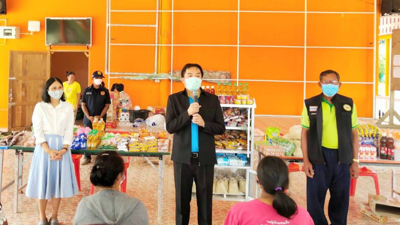 สุขทั่วหน้า! "ตู้ปันสุขเคลื่อนที่อำเภอท่าตะเกียบ สู่ชุมชน"