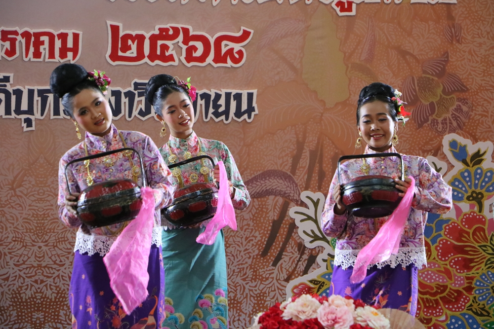 เด็กพังงาโชว์รำเคบายาฉลองมรดกโลก เปิดงานแข่งขันศิลปหัตถกรรมนักเรียน ครั้งที่ 72 