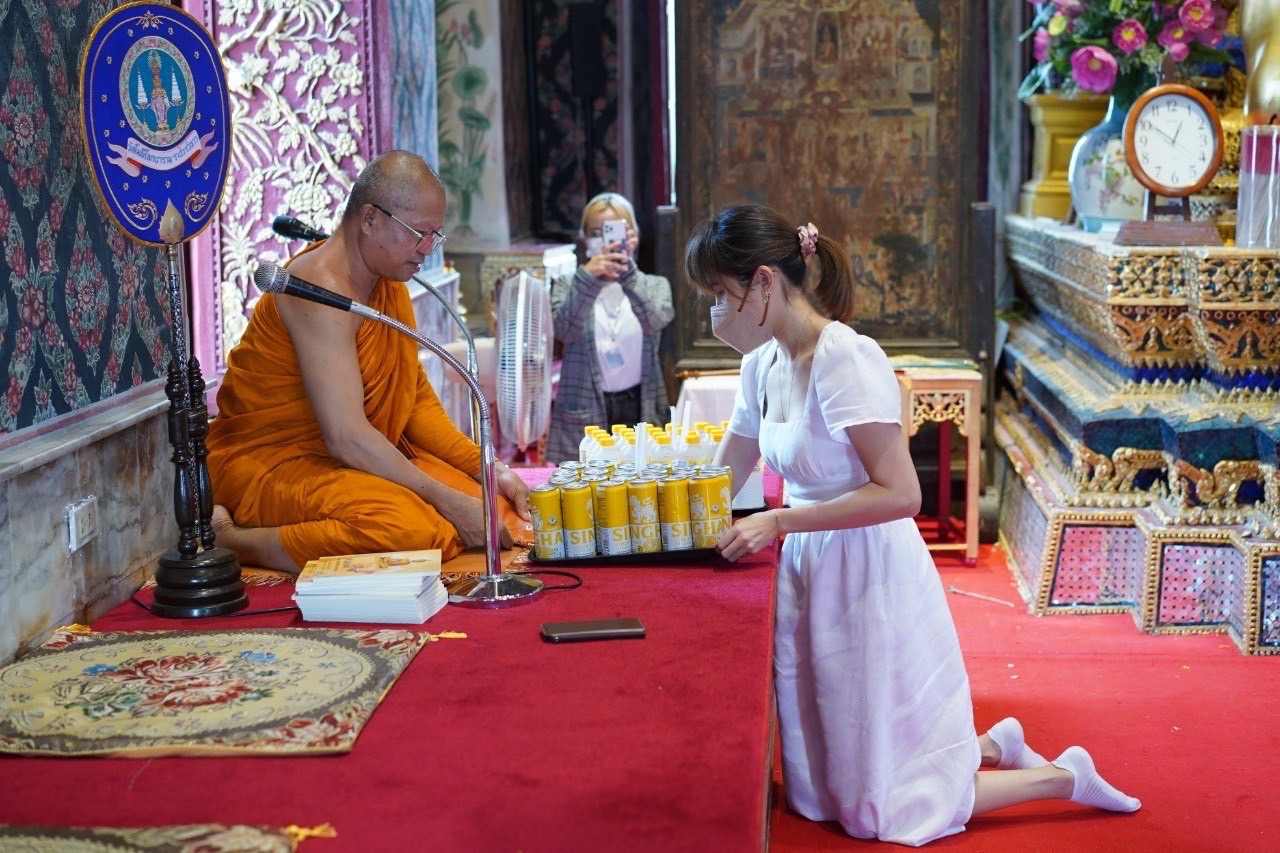 "ตั๊น จิตภัสร์" ทำบุญถวายพระภิกษุสามเณร พร้อมชวนพุทศาสนิกชนคนไทยร่วมทำบุญสืบสานพระบวรพุทธศาสนา