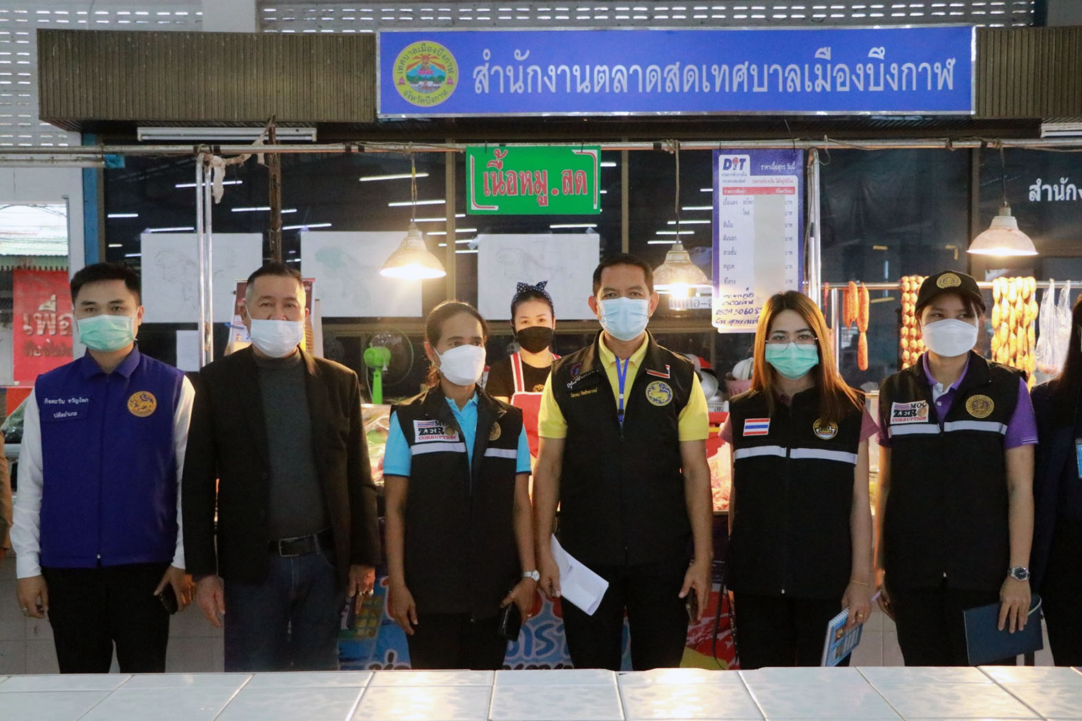 พาณิชย์บึงกาฬสุ่มตรวจราคาหมูตามตลาดและห้องเย็นป้องกันการกักตุนสินค้า