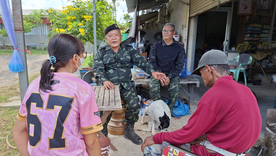 ทหารสุรนารี ลงพื้นที่ช่องจอม สร้างความมั่นใจชาวบ้าน ย้ำยังไร้สัญญาณสู้รบรอบ 3 