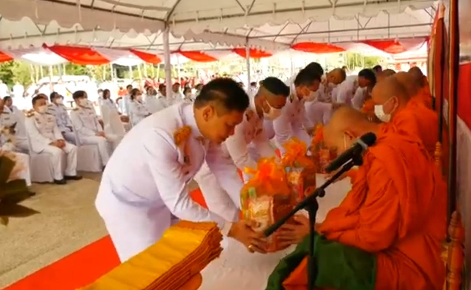 ชัยนาทจัดพิธีสวดพระพุทธมนต์และทำบุญตักบาตร เนื่องในวันคล้ายวันสวรรคต ร.8